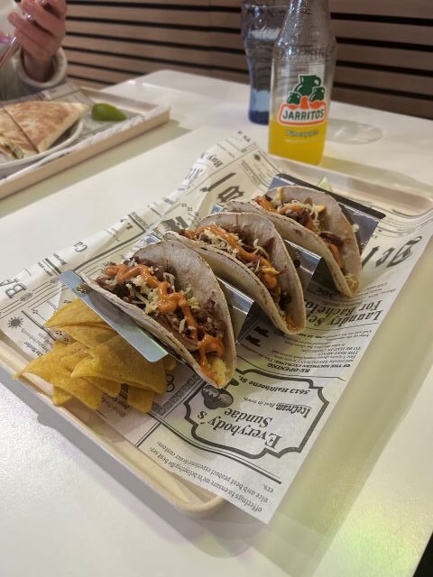 Tacoja lautasella