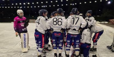 Botnian pelaajia jäällä Oulunkylässä