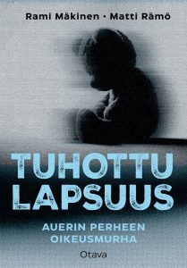 pehmolelu nalle harmaasävyisessä ja tärähtäneessä kuvassa kirjan kannessa